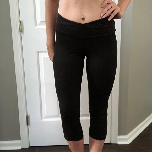 Victoria’s Secret VSX Sport Standout Capri - Picture 2 of 4